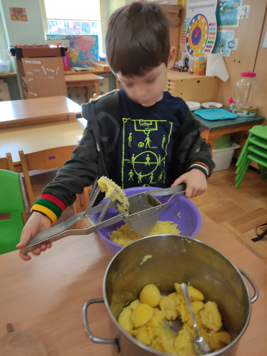 Zajęcia kulinarne | Prasowanie ziemniaków